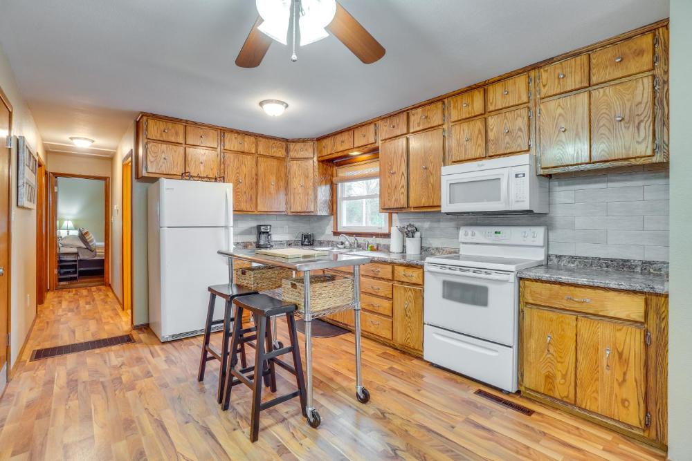 Shell Knob Home with Fire Pit, Near Table Rock Lake!